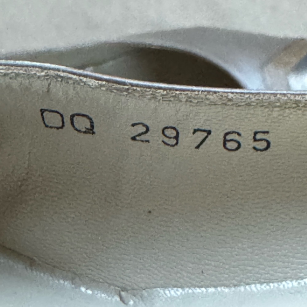 VTG Salvatore Ferragamo Two Tone Low Heel (2.5”) Pumps in Taupe & Metallic Toe 9 - Picture 12 of 13